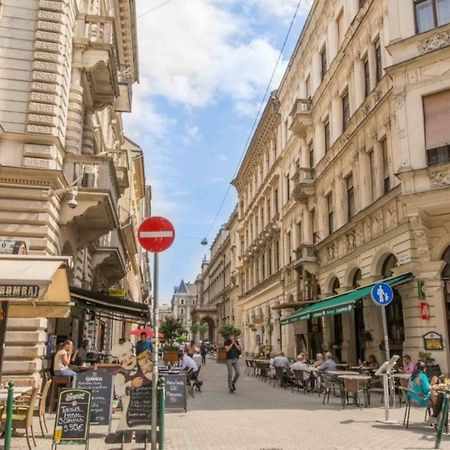 Cozy Downtown Studio Apartment Будапеща Екстериор снимка