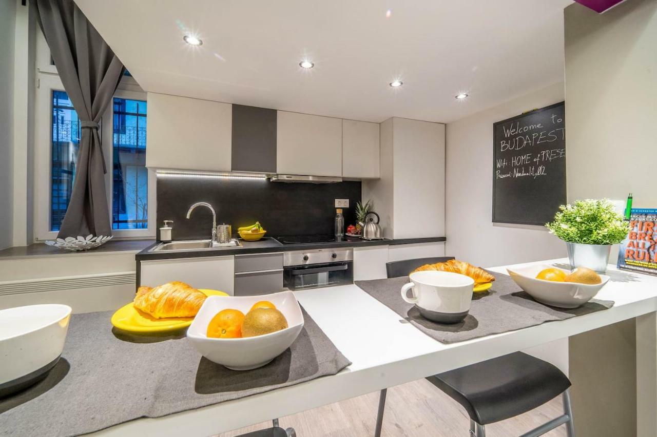 Cozy Downtown Studio Apartment Будапеща Екстериор снимка